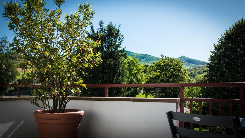 Logis Hotel Ur-Hegian Ainhoa Exterior photo