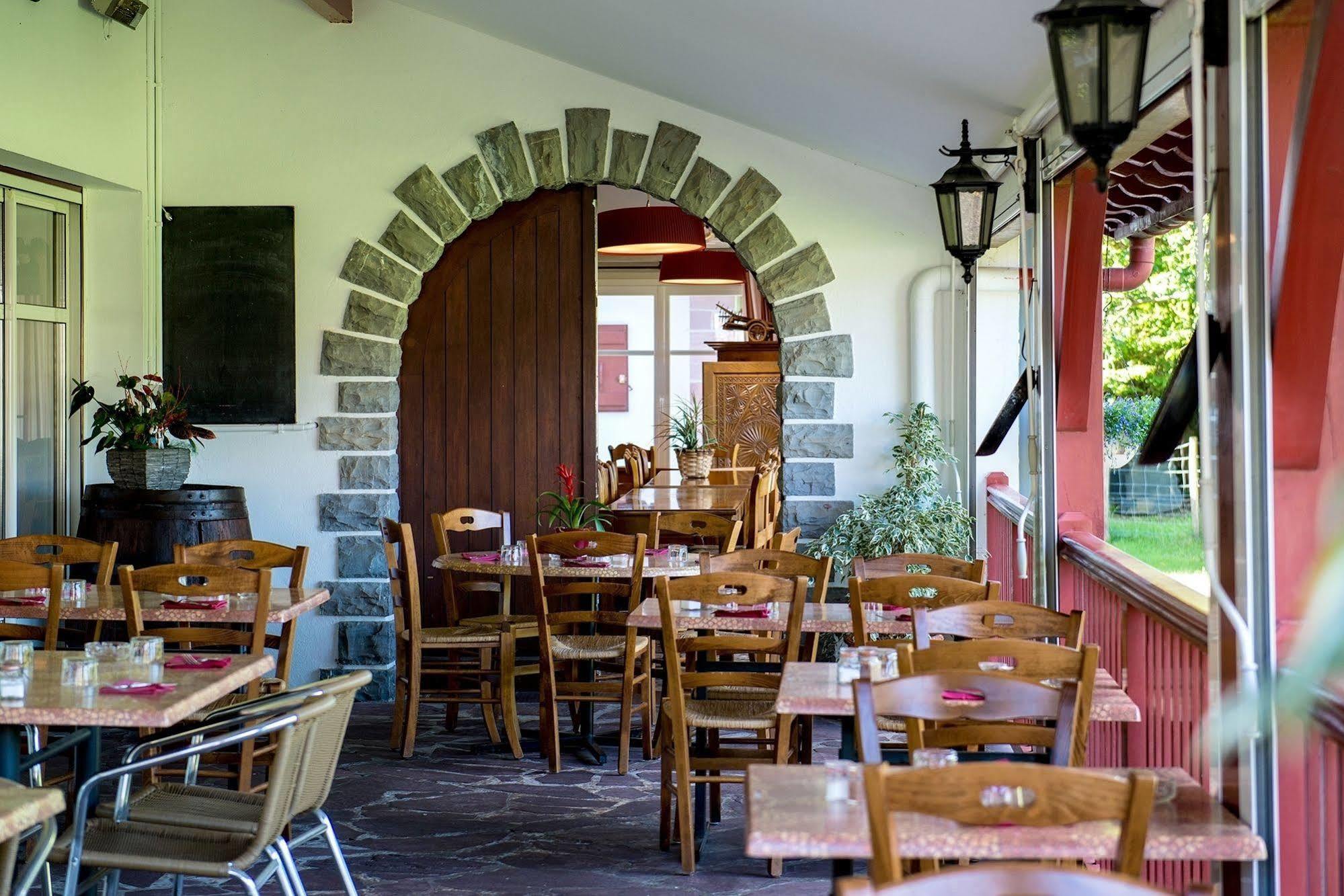 Logis Hotel Ur-Hegian Ainhoa Exterior photo