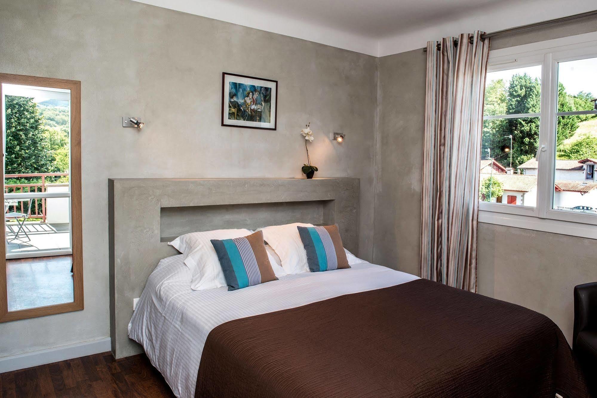 Logis Hotel Ur-Hegian Ainhoa Exterior photo