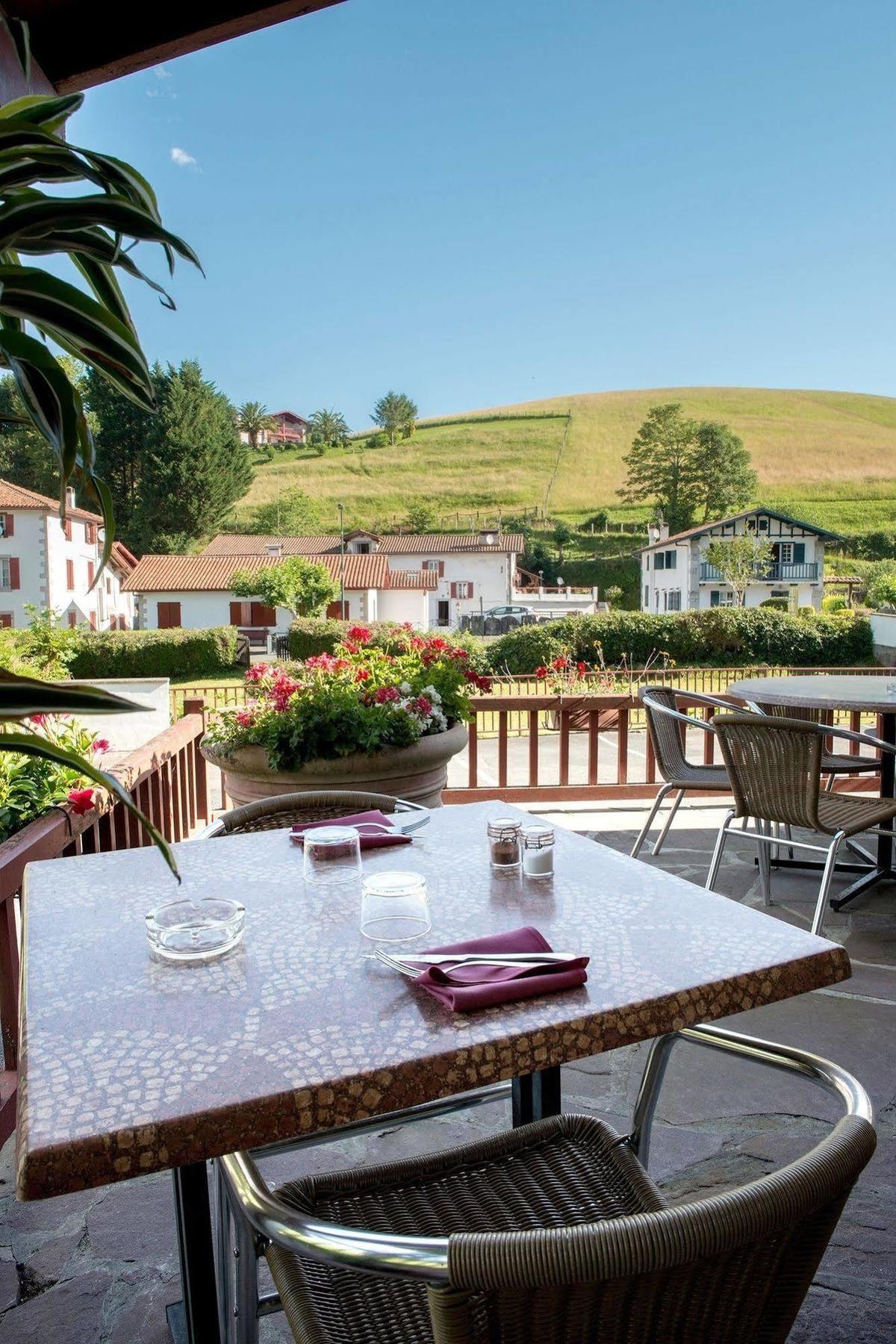 Logis Hotel Ur-Hegian Ainhoa Exterior photo